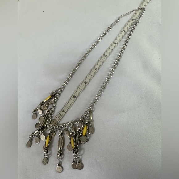 Silvertone necklace with yellow dangles - Picture 4 of 6